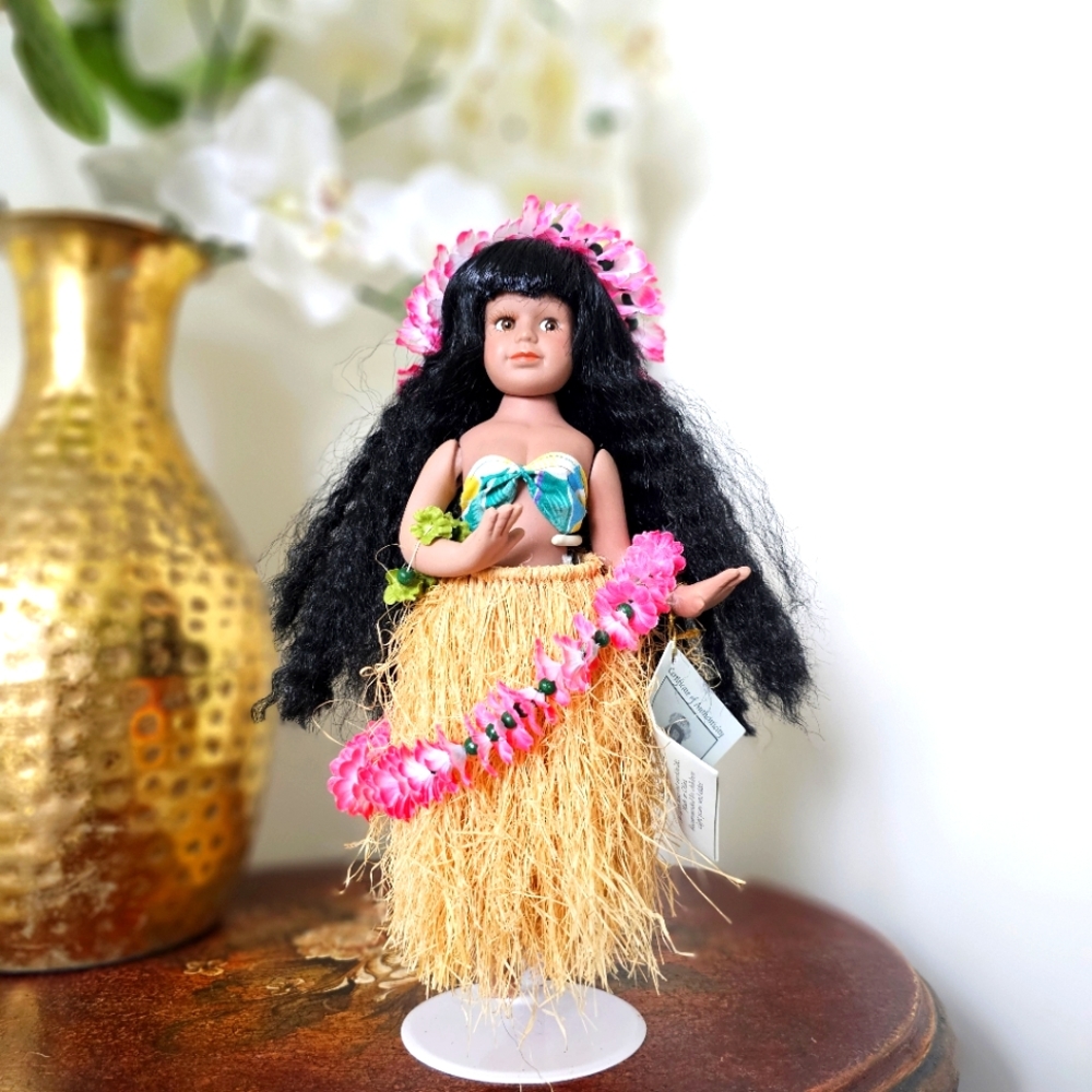 Milestone California Beautiful Hawaiian Porcelain Doll, Maile Clam Vintage Doll
